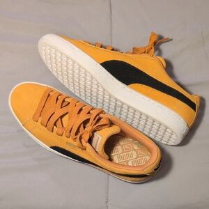 Puma Suede (10M) Orange and Black Sneakers